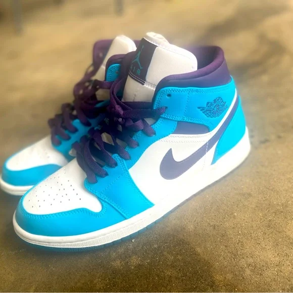 Air Jordan Mid Hornets